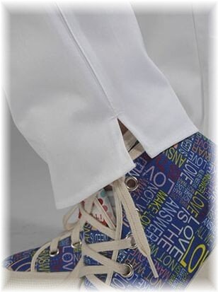 Pantalone sanitario Fuseaux bianco con spacchetti laterali alla caviglia